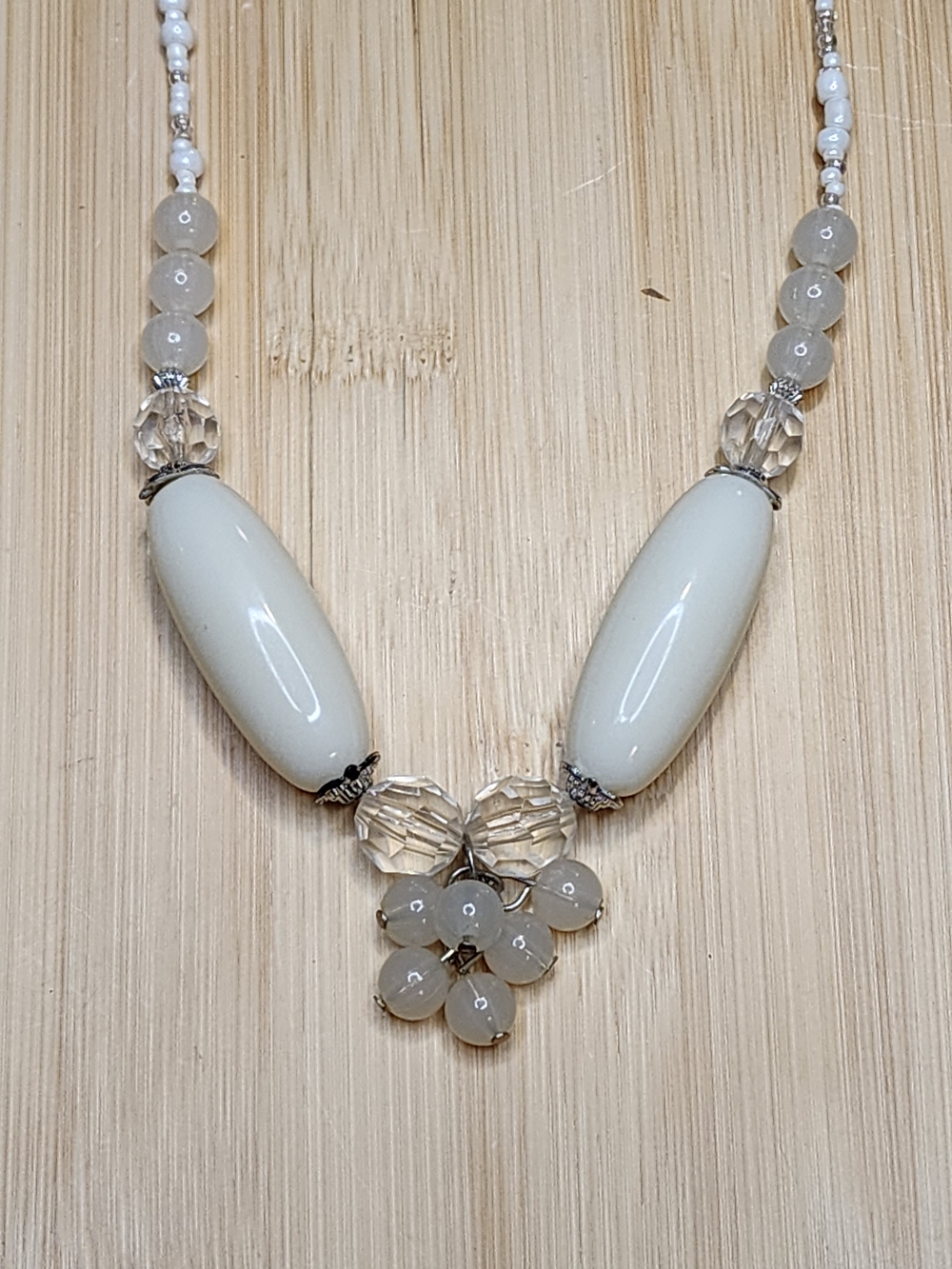 18in To 20 In Adj Elegant White Glass/Acrylic Beaded Necklace - 0625